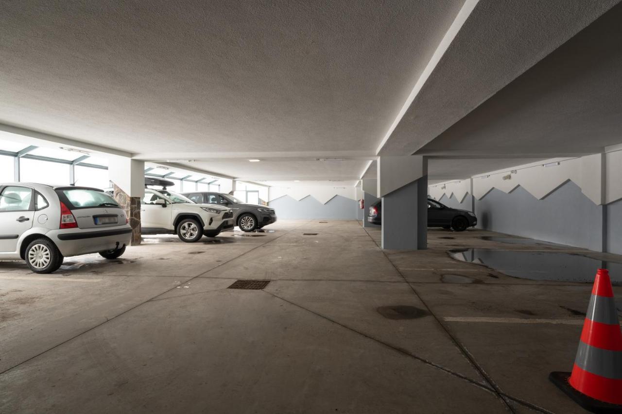 Apartment Yolo - 4 Person - Garage Parking - Ski In Ski Out デマノブスカ・ドリーナ エクステリア 写真