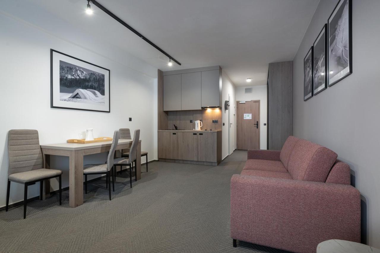 Apartment Yolo - 4 Person - Garage Parking - Ski In Ski Out デマノブスカ・ドリーナ エクステリア 写真