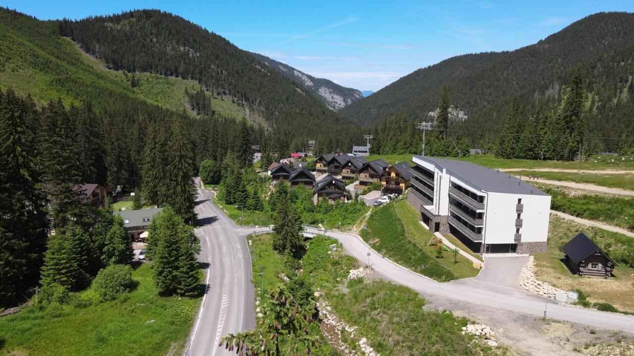 Apartment Yolo - 4 Person - Garage Parking - Ski In Ski Out デマノブスカ・ドリーナ エクステリア 写真